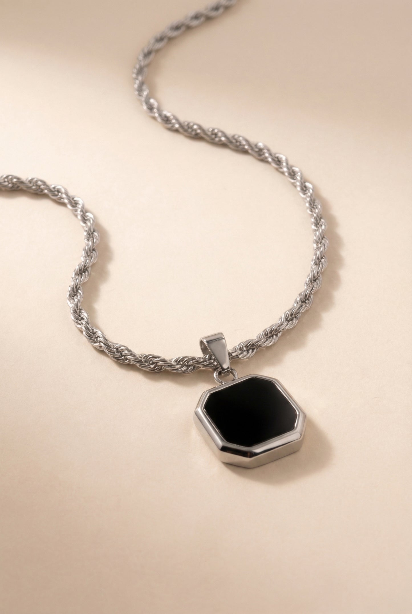 Valenzi Onyx pendant with rope chain 2mm